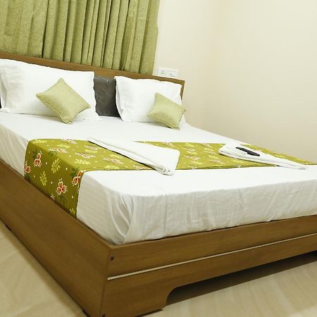 Hotel New Amirtham Inn Palani Exteriör bild