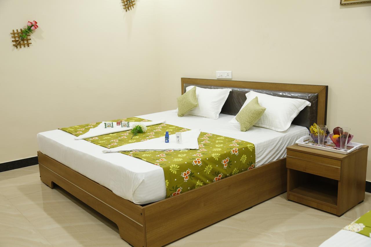 Hotel New Amirtham Inn Palani Exteriör bild