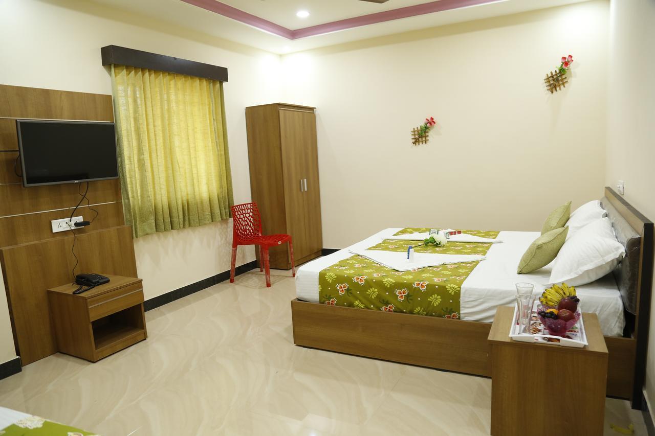 Hotel New Amirtham Inn Palani Exteriör bild