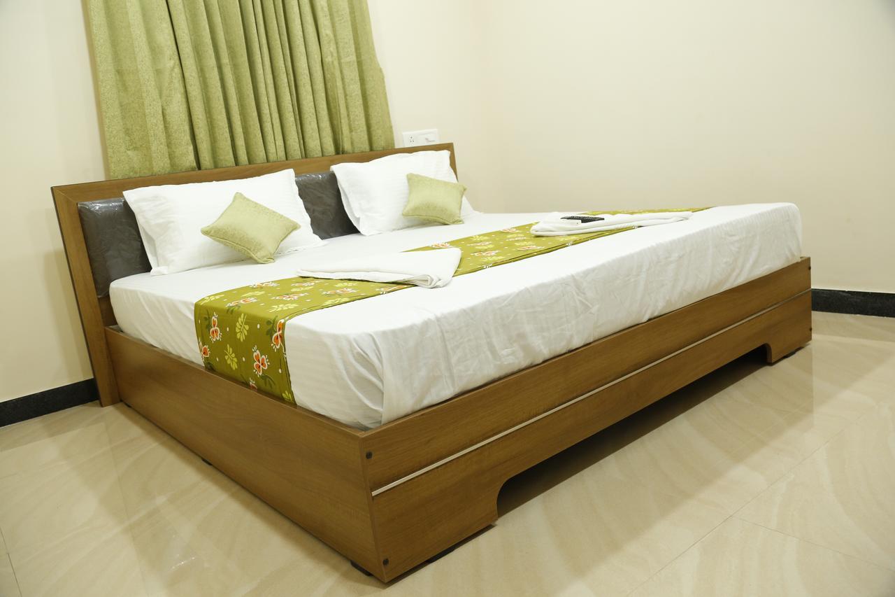 Hotel New Amirtham Inn Palani Exteriör bild