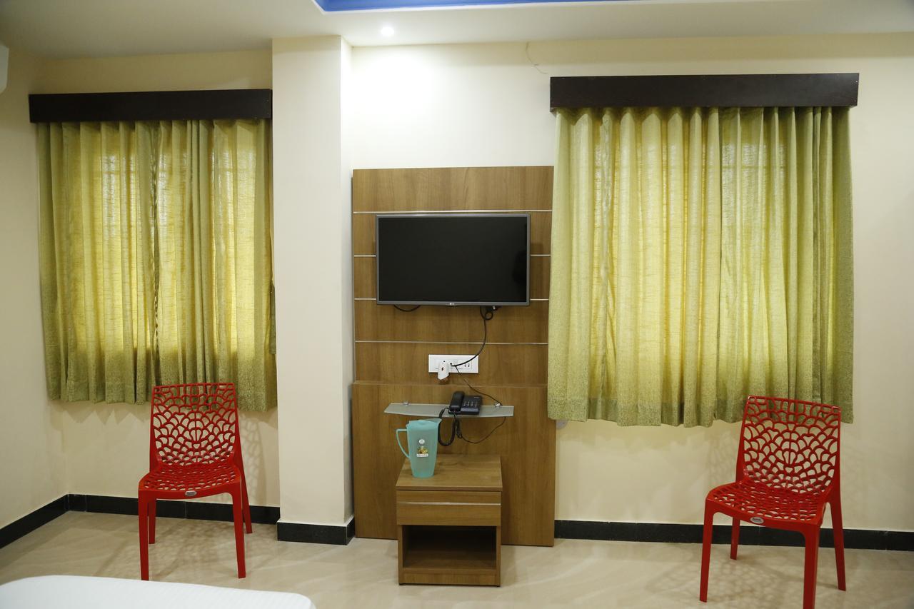 Hotel New Amirtham Inn Palani Exteriör bild