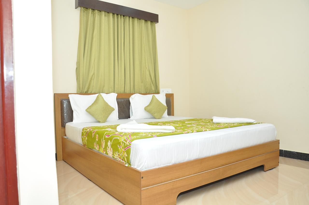 Hotel New Amirtham Inn Palani Exteriör bild